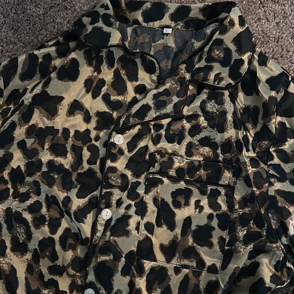 Large matching cheetah print outfit new open box - Picture 5 of 5